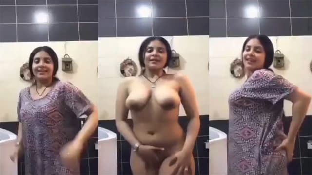 Friend’s sexy mother shows her pussy on video