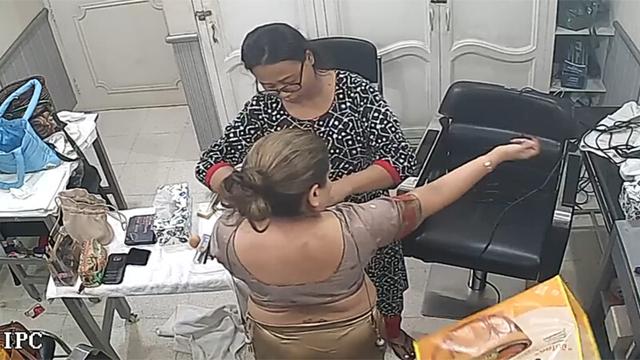 Rich Bhabhi Changing Saree In Parlour CCTV Hidden Cam