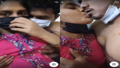 Young Couple Kissing Massaging Mulai Online