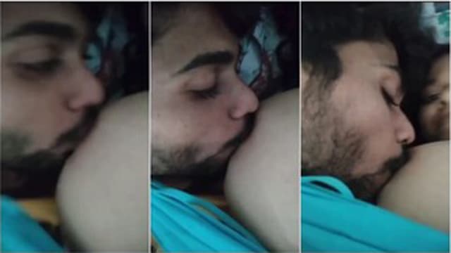 Tamil Young Wife Boobs Showing & Sucking